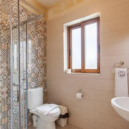 Nadurija, So Gozitan + Pool - Happy بيت للعطل نادور