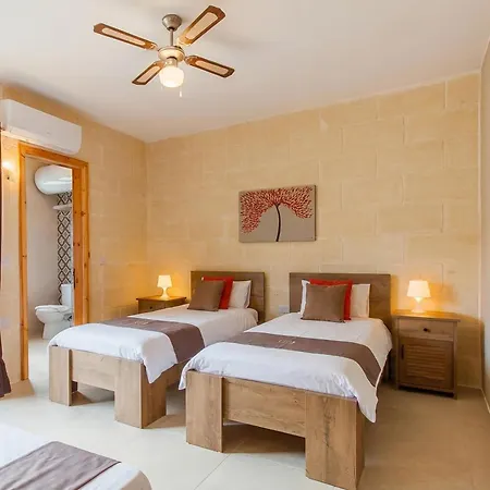 Nadurija, So Gozitan + Pool - Happy بيت للعطل *