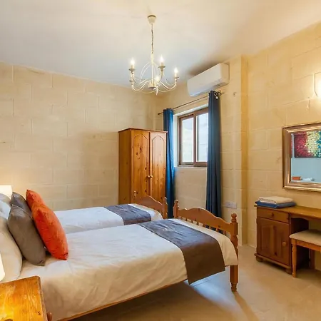 بيت للعطل Nadurija, So Gozitan + Pool - Happy نادور